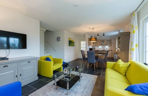 Oostkapelle House | A modern, attractive holiday home for the whole family, quietly located within walking distance of the center