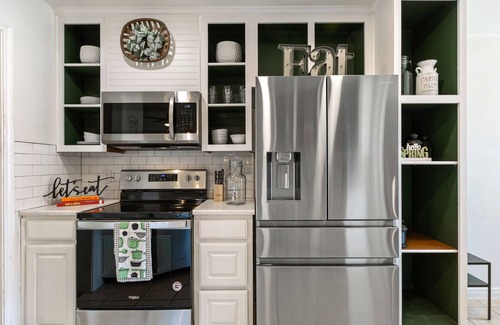 Lorena House | A modern country retreat 18 minutes from The Silos.