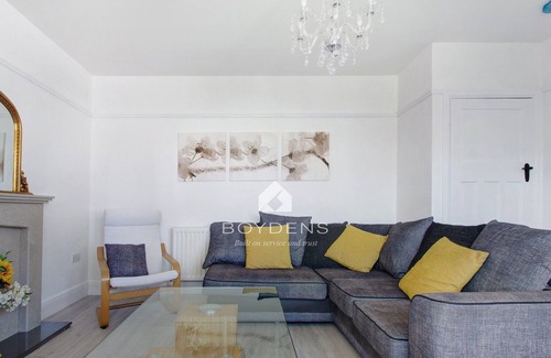 Frinton-on-Sea House | A newly refurbished house furnished beautifully throughout - perfect for families