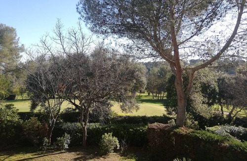 Garrigues Apartment | A Nimes T3 on Golf, Garden, swimming pool and garage in secure residence