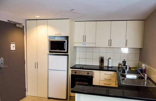 Takapuna Apartment | A Picture Perfect Hotel Living in central Takapuna