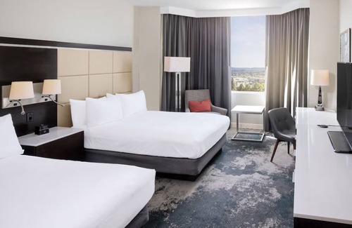 Redwood Shores Hotel | A Place To Reconnect! Pet-friendly Property w/Onsite Pool