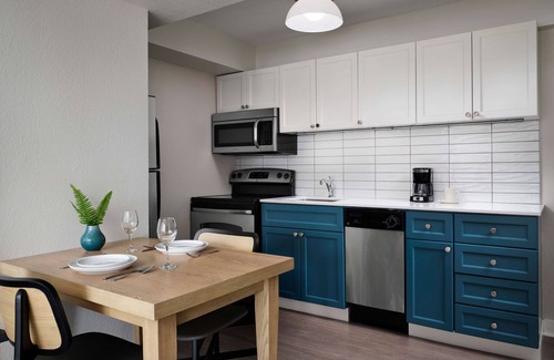Streeterville Hotel | A Place You'll Surely Enjoy! Full Kitchen, Free Breakfast, Pets Allowed