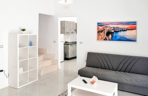 Noicattaro House | A practical vacation home in the historic center of Noicattaro awaits you.