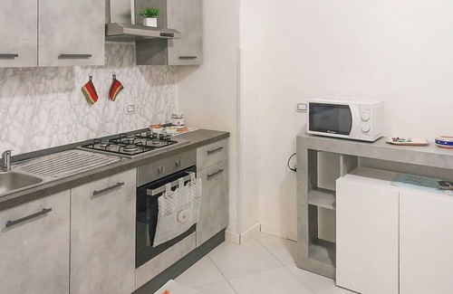 Noicattaro House | A practical vacation home in the historic center of Noicattaro awaits you.