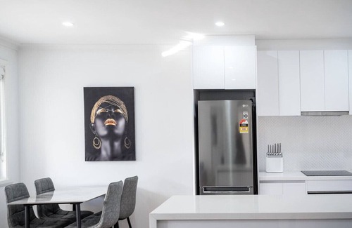 Bayswater House | A Private Hideaway with Large Backyard & 2 CarPark