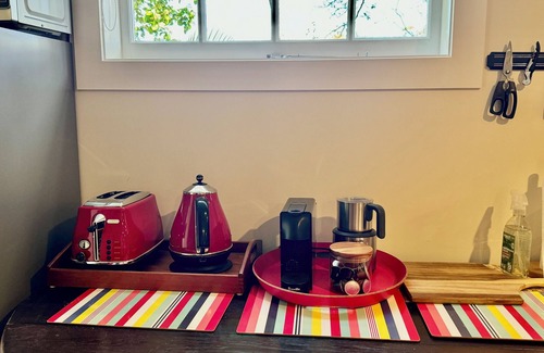 Parnell Apartment | A private studio on Hobson Bay in historic Parnell. Central Auckland.