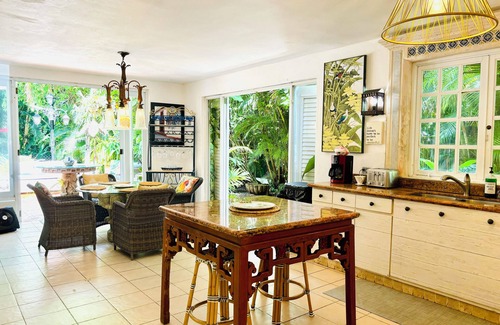 Navarro House | A private urban oasis, an authentic island experience with local flavor.