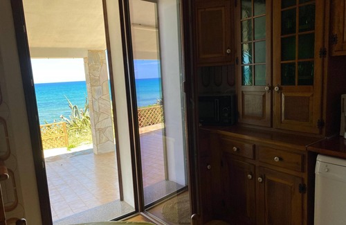 Sorso Villa | A quiet house with 800 square metres garden on the sea