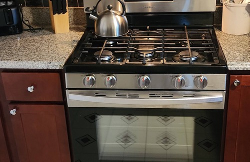 Perry House | A real charmer built in 1915 , pet friendly , located next to Mark Twain lake.