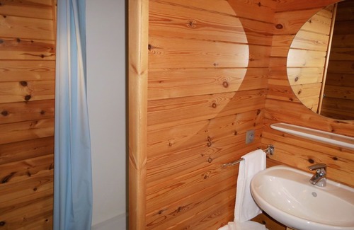 Cherain Bed & Breakfast | A real old-time western B&b in the Ardennes, room for 4 guests, ensuite bathroom