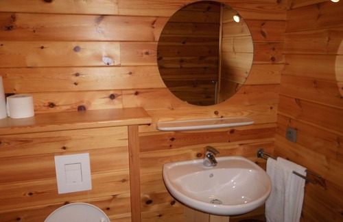 Cherain Bed & Breakfast | A real old-time western B&b in the Ardennes, room for 2 guests, ensuite bathroom