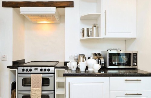 Staveley Cottage | A River Runs By