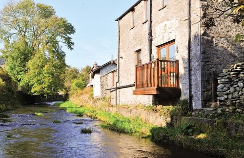 Staveley Cottage | A River Runs By