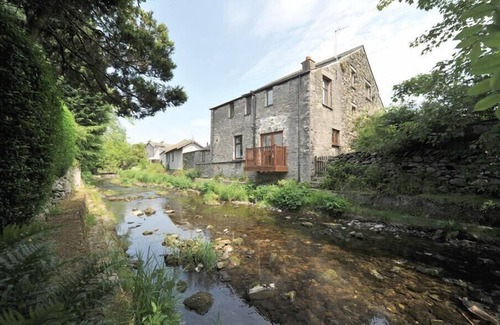 Staveley Cottage | A River Runs By