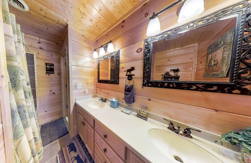 Townsend Cabin | A Rocky Top Rendezview 2 Bedroom Cabin by RedAwning