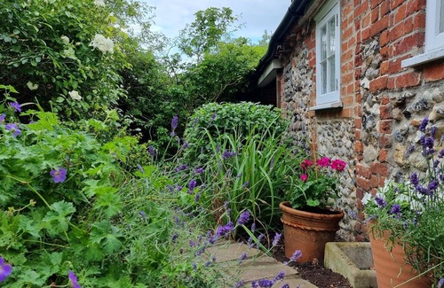 Stiffkey Cottage | A self catering cottage that sleeps 4 guests in 2 bedrooms