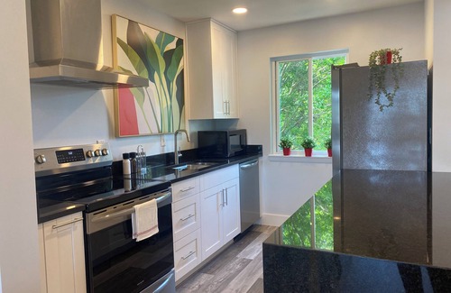 Downtown House | A short stones throw from the Hampton River, offering fantastic water views.