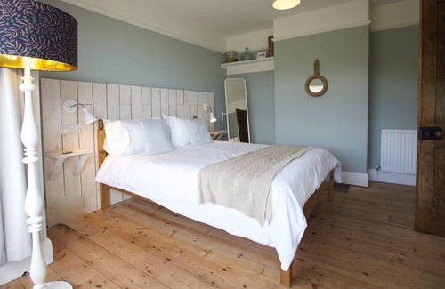 Trevone Apartment | A spacious 4 double bedroom property, sleeping 8, situated opposite the beautiful beach at Trevone