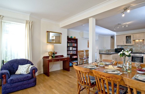 Roundham Apartment | A spacious apartment overlooking Goodrington Park with sea views.