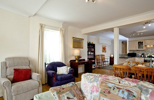 Roundham Apartment | A spacious apartment overlooking Goodrington Park with sea views.