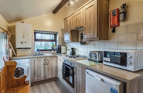 Poulton-le-Fylde Cottage | A spacious cottage with a first floor living space boasting far reaching views.