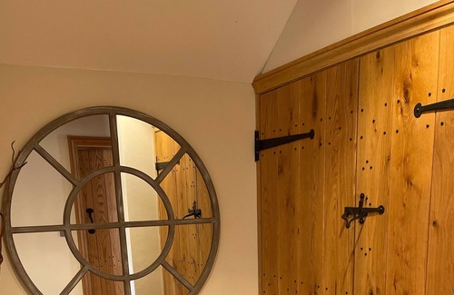 Brimpsfield Apartment | A Spacious first floor apartment set within Barn Conversion