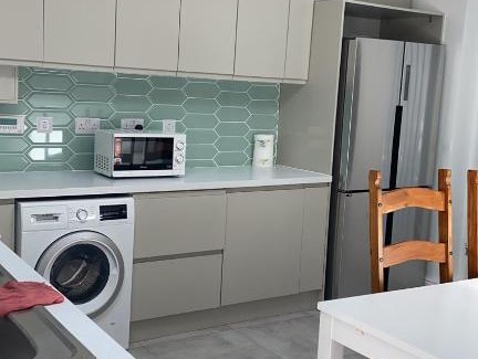 Glasnevin House | A spacious room near the city center(Room 1)