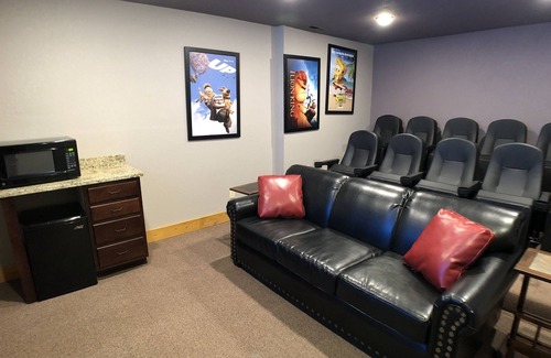 Gatlinburg Ski Chalet | A Splash Of Blue