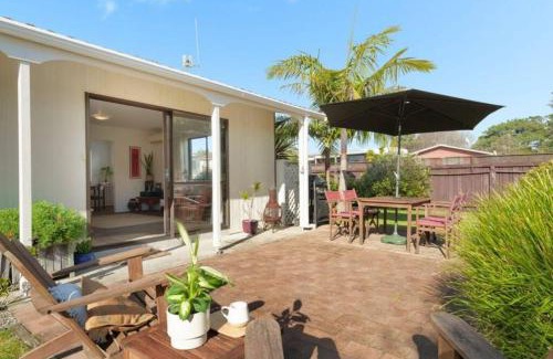 Omanu House | A stroll away from beach