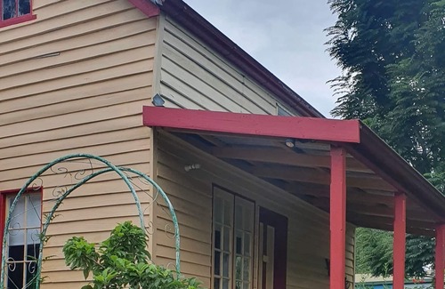 Wandiligong Apartment | A studio/guests house 5 minutes from Bright.
