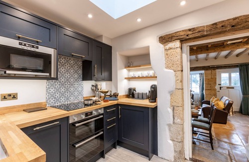Blockley Apartment | A stunning 17th Century three-storey terraced cottage.