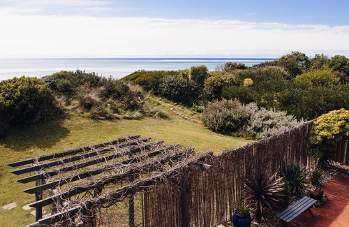 Turners Beach House | A stunning house right on the beach in a quiet and relaxed seaside location.