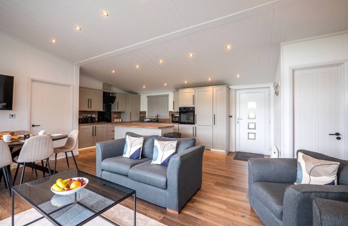 Totnes Cabin | A Stylish Retreat Set in a Scenic Country Club