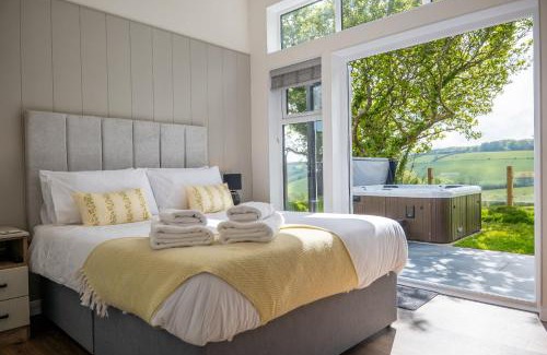 Totnes Cabin | A Stylish Retreat Set In A Scenic Country Club