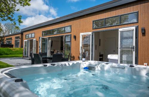 Totnes Cabin | A Stylish Retreat Set In A Scenic Country Club
