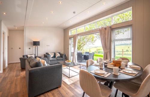 Totnes Cabin | A Stylish Retreat Set In A Scenic Country Club