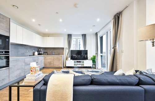 Wall End Apartment | A Stylish Two Bedroom New Apartment + Parking