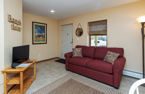 Michigan City Hotel | A Suite Place .5 mi from Beach