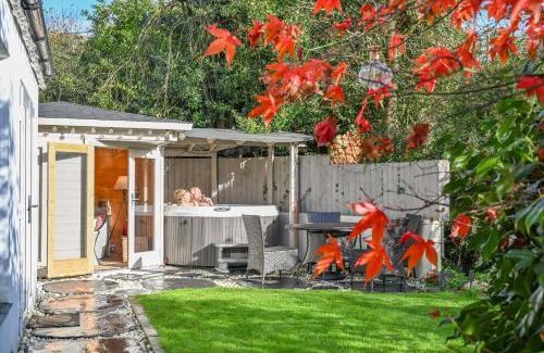 Milton Combe House | A Superb Bijou Retreat with Jacuzzi near an Excellent Village Pub
