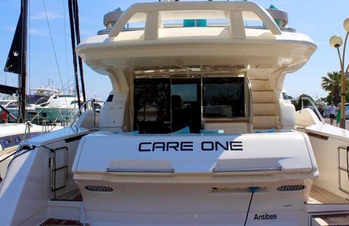 Antibes City Centre Boat Rental | A superb modern yacht