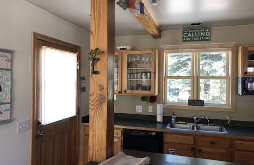 Crested Butte House | A Sweet, Unpretentious, Lovely Space to Slow Down and Have Fun. Pet Friendly!