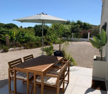 Lagoa e Carvoeiro Apartment | A Tranquil Garden Apartment, Carvoeiro - Benagil
