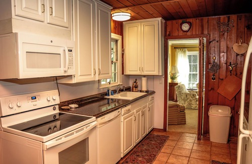 Hendersonville House | A unique apple country retreat