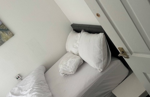 Manchester Apartment | A Unique lovely room and shared bathroom