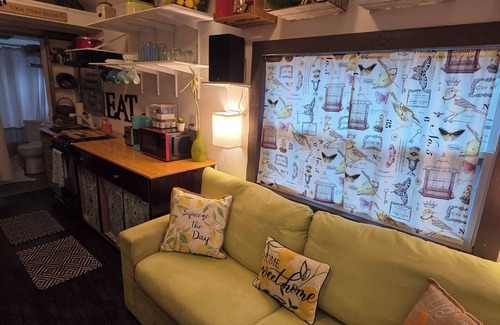 Gulf Breeze Cottage | A whimsical Tiny House, shaded by Oaks and near sugar-sand Beaches and Bay!