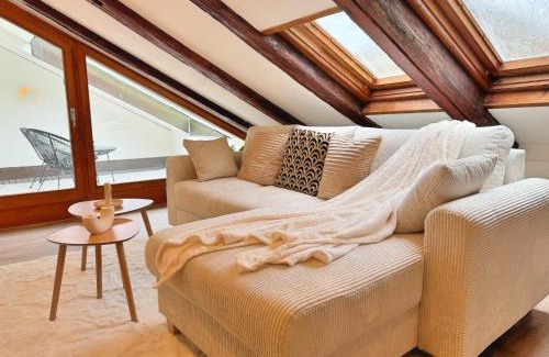 Lucerne Apartment | A&Y LakeHouse Golden Swan