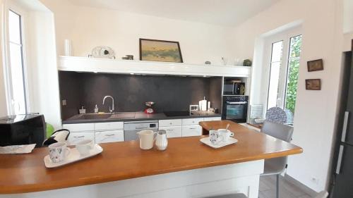 Villers-les-Ormes House | A1 chambre double au domaine de Treuillaud avec piscine
