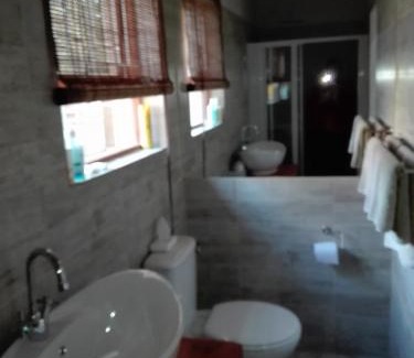 Wavecrest Bed & Breakfast | A1 Kynaston Guest House bed and breakfast or self catering