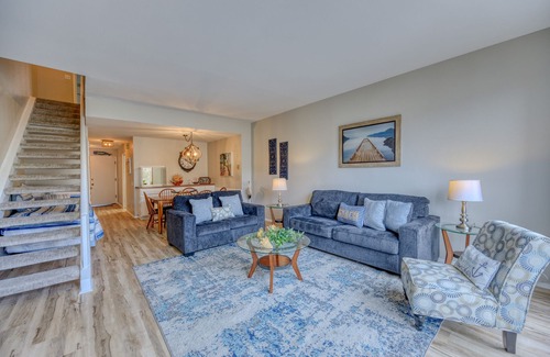 Avalon Condo | A13: Remodeled Bahia Vista 2 Bdr + 2.5 Bath Townhouse Style Condo with POOL